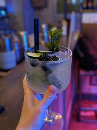 00100lPORTRAIT_00100_BURST20190426221047254_COVER