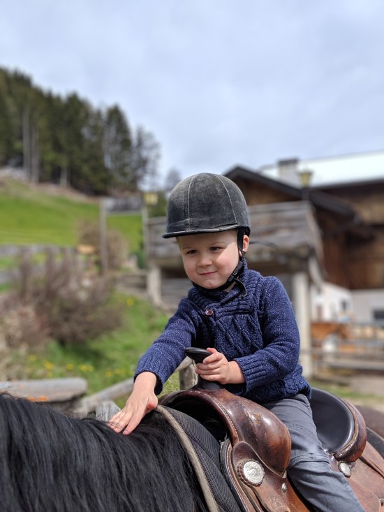 00100lPORTRAIT_00100_BURST20190430141408078_COVER